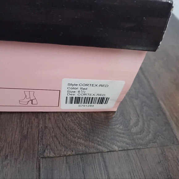 BRAND NEW Red Women's Ankle Boots 6.5 - Picture 8 of 8